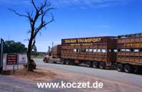Road Train am Kulgera Roadhouse