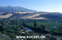 Das fruchtbare Tal eines Nebenflusses des Rio Guadalhorce